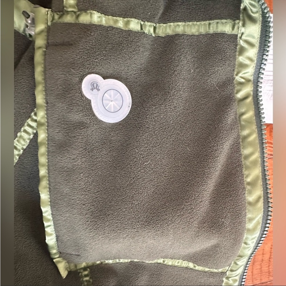Lululemon Rain Coat - Picture 4 of 4